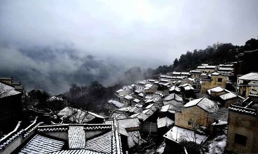 江西婺源古村“曬雪”圖