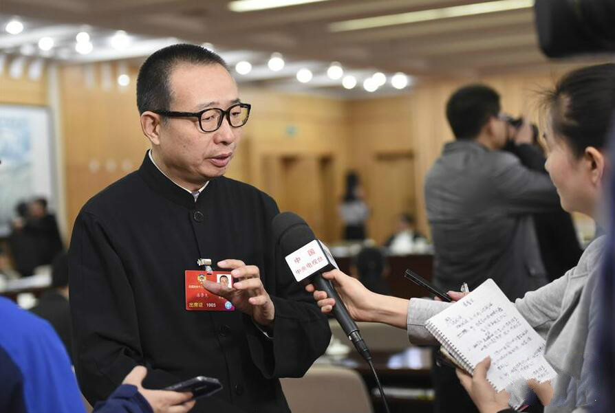 潘魯生委員：推動(dòng)民族工藝產(chǎn)品走出去