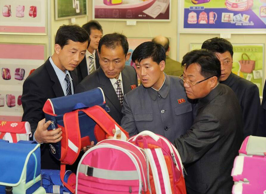 朝鮮國家產(chǎn)業(yè)美術(shù)展示會(huì )開(kāi)幕